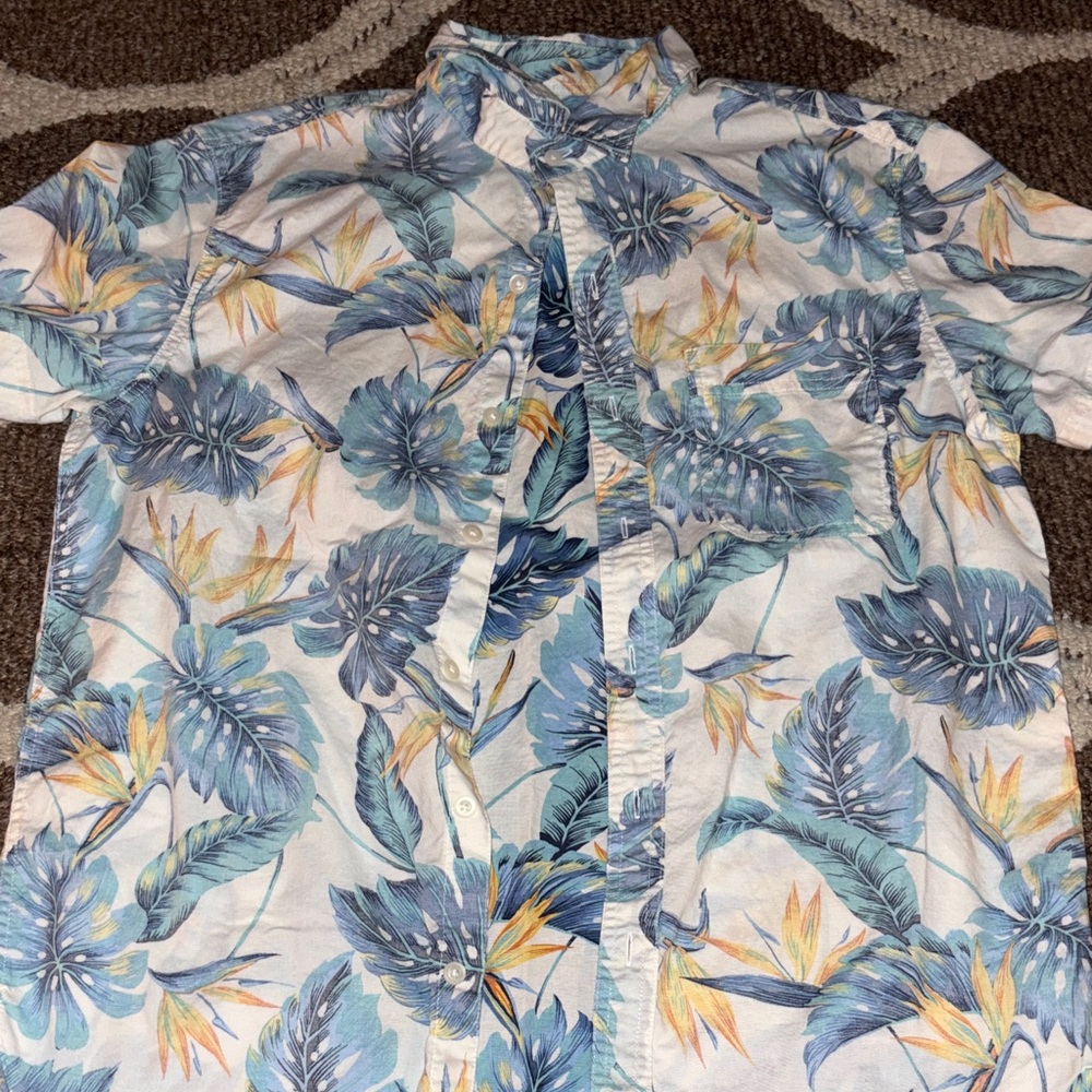 American Eagle Outfitters Tropical Leaf Print Shirt